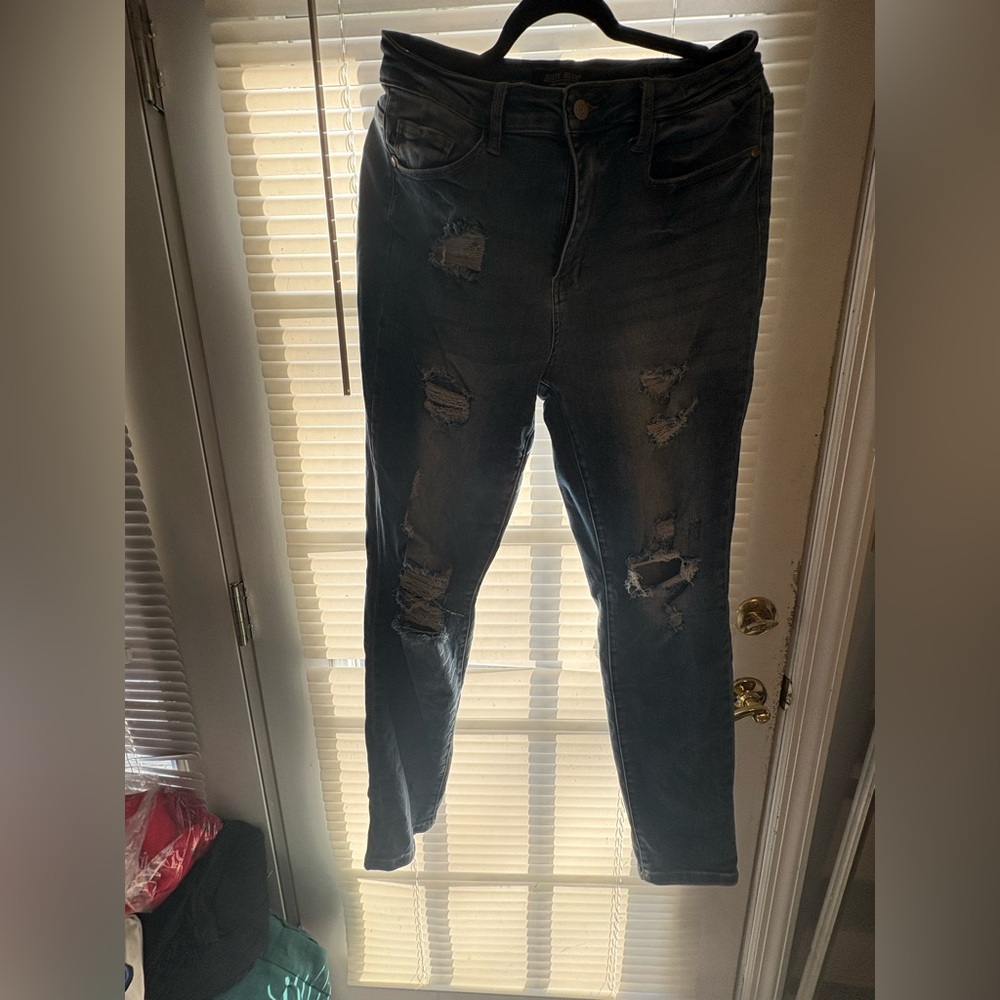 Judy Blue Distressed Skinny Jeans